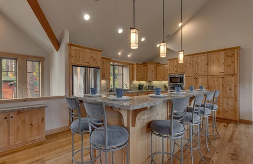 Montgomery Estates Casa | AC, Slot Machine, Skeeball, Bubble Hockey, Shuffleboard, Spa, +Meadow Views – Meadow View Estate