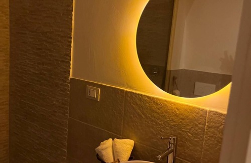 Adelfia Cama Y Desayuno | 'ACA Luxury Suite with Jacuzzi,thus enjoying a range of modern amenities.