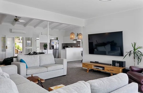 Taupo Casa | Acacia Bay Bach - Views, Spa & Serenity - Taupo