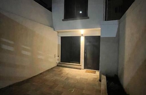 Leon Casa | Acacia Morada