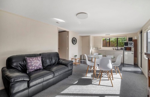 Taupo Cabaña | Acacia Views - Acacia Bay Holiday Home