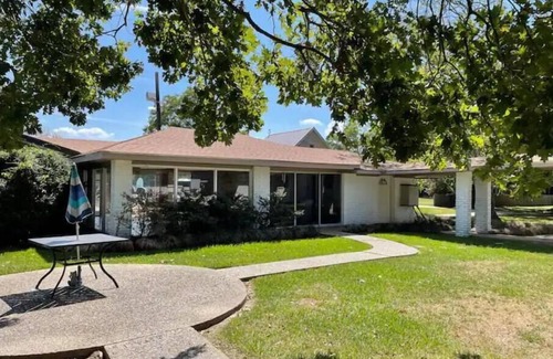 Lafayette Casa | Acadie EVENT Retreat w/POOL for 14+ w/GameRoom
