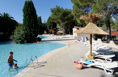 Arles Condominio | Accès Mini-Golf, Tennis + Piscine Saisonnière
