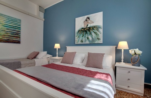 Dorsoduro Apartamento | Accademia Opera Deluxe by Wonderful Italy
