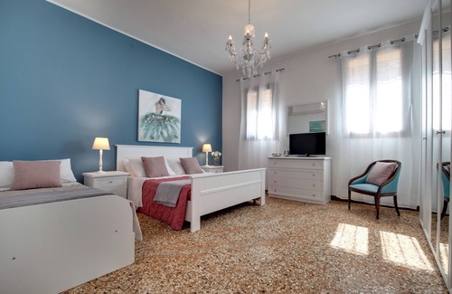Dorsoduro Apartamento | Accademia Opera Deluxe by Wonderful Italy