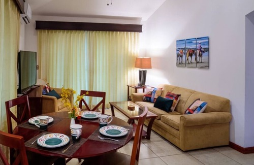 El Ocotal Villa | ¡Acceso a 3 piscinas, tenis, gimnasio! Pasos a Playa Ocotal, cerca de Coco!