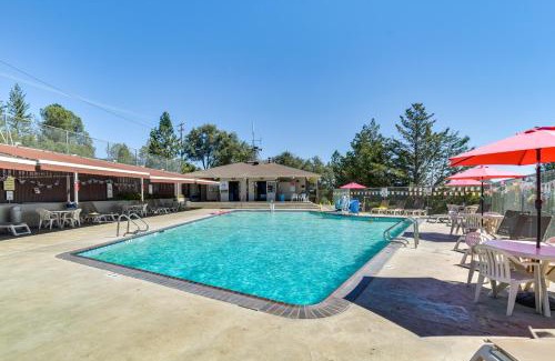 Groveland Casa | Access to Pine Mountain Lake Family Cabin with Deck