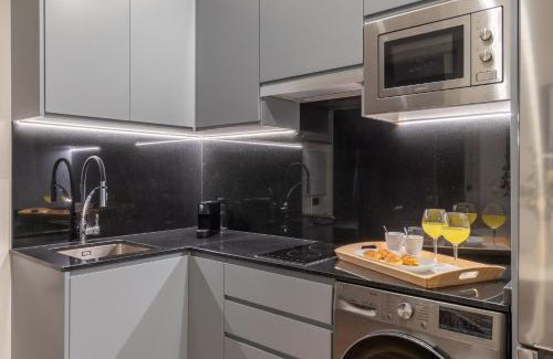 Chamberi Apartamento | Accessible 2-Single Bed Apartment in Chamberí Adapted Bathroom, Quevedo III