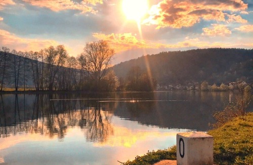 Langenprozelten Apartamento | Accessible and spacious vacation apartment by the river.