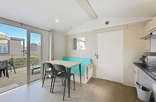 Jullouville-les-Pins Casa | Casa Móvil PMR con Piscina, Cerca de la Playa y Comercio en Jullouville para 4 Personas