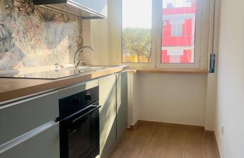 Quartiere XXIII Alessandrino Casa | Accoglienza e stile per soggiorno confortevole, prezzo accessibile.MetroC a 10min