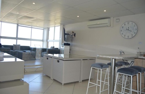 North Beach Apartamento | Accommodation Front - Classy 4 Sleeper with Ocean Views