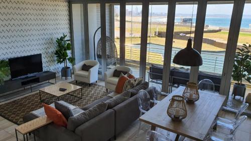 Durban Point Apartamento | Accommodation Front - Gorgeous 4 Sleeper Beachfront Apartment