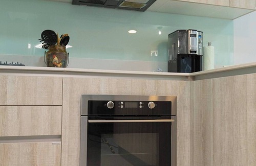 Ciudad Cariari Apartamento | Alojamiento en Cariari: 2 habs, cocina, sala, jardín, BBQ y piscina en casa club. ¡Reserva ya!
