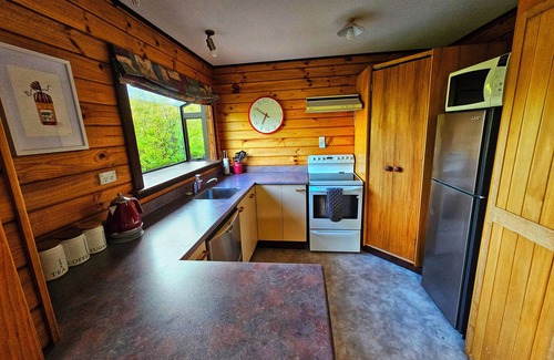 Hanmer Springs Casa | Acheron House: Cosy chalet, breathtaking views, pets welcome!