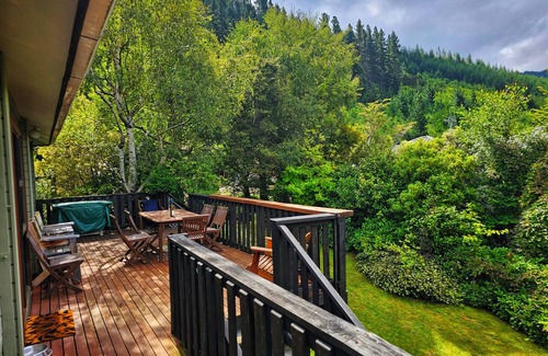 Hanmer Springs Casa | Acheron House: Cosy chalet, breathtaking views, pets welcome!