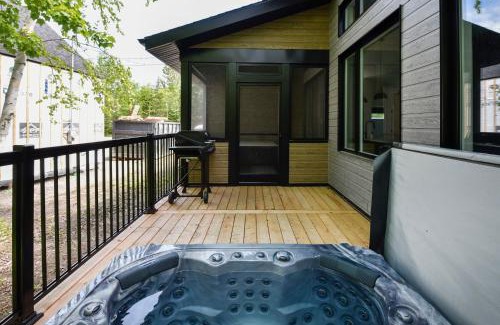 Pont-Rouge Chalet De Esquí | Achille - Boisé avec spa et sauna