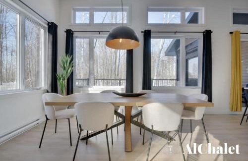Pont-Rouge Chalet De Esquí | Achille - Boisé avec spa et sauna
