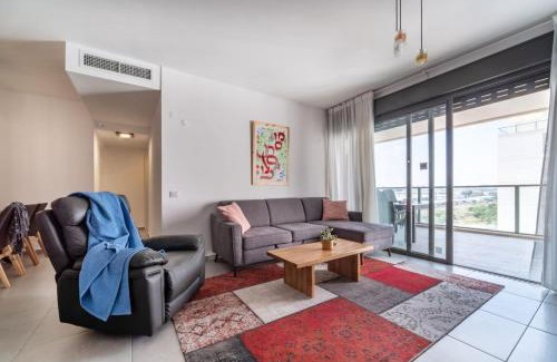 Nahariya Apartamento | Achziv Beach Haven 3BR Apartment by Sea N' Rent