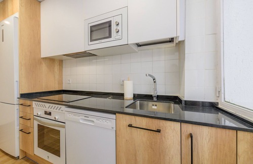Casco Antiguo Cama Y Desayuno | Acogedora habitación cerca al Polideportivo Los Cantos en Alcorcón SAP35D