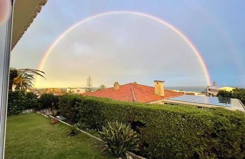 El Faro Chalet De Esquí | Acogedora villa con espaciosas terrazas,vistas al mar y pequeña piscina privada