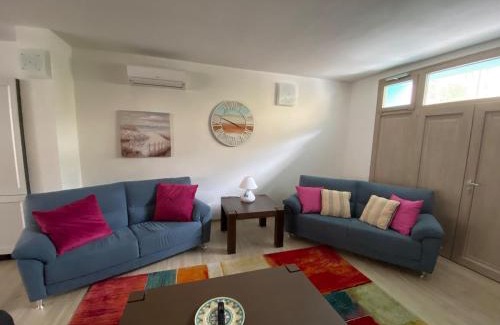 Bosa Historic Centre Apartamento | Acquamarina Apartment - Bosa Centro