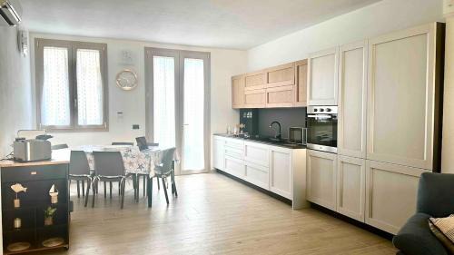 Bosa Historic Centre Apartamento | Acquamarina Apartment - Bosa Centro