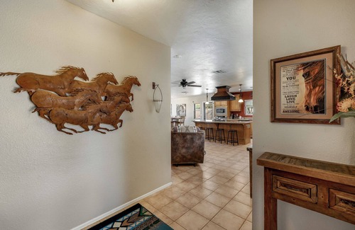 Desert Foothills North Casa | Acre + lot, comodidad del campo, ciudad cerca ...