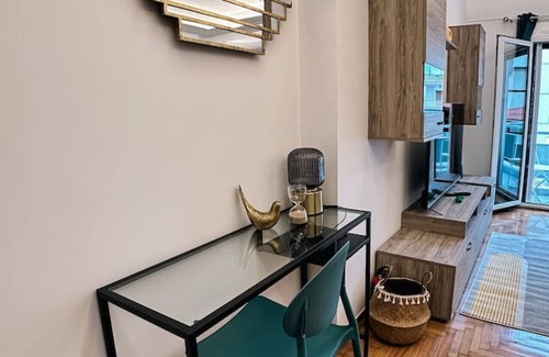 Kinosargous Apartamento | Acropolis Aria Apartment-Steps to Metro & Tram