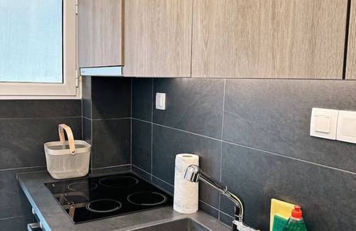 Kinosargous Apartamento | Acropolis Aria Apartment-Steps to Metro & Tram