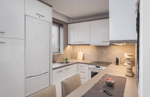 Koukaki Apartamento | Acropolis Stylish Condo, con amplio balcón, junto al metro y la Acrópolis.