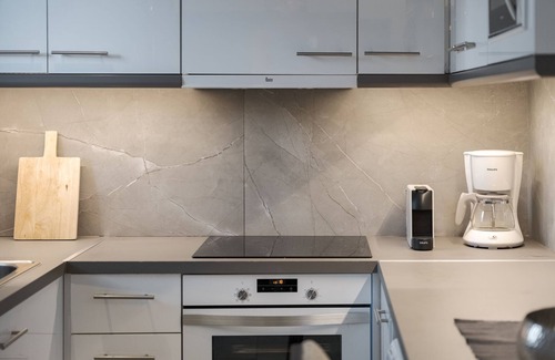 Koukaki Apartamento | Acropolis Stylish Condo, con amplio balcón, junto al metro y la Acrópolis.