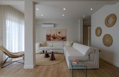 Monastiraki Apartamento | Acropolis View Plunge Pool Loft