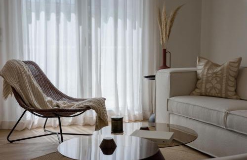 Monastiraki Apartamento | Acropolis View Plunge Pool Loft