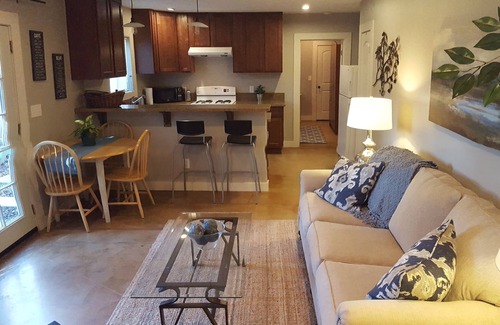 South Berkeley Apartamento | Al otro lado de BART, Nueva construcción1 Bd / 1Ba-Privada