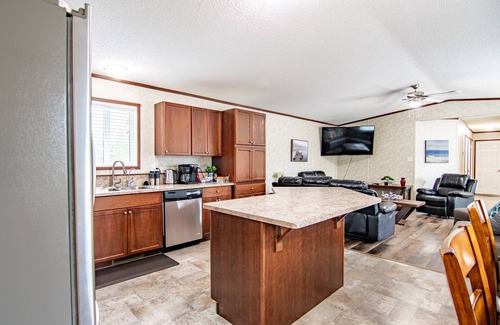 Sylvan Lake Cabina | Across from the beach and in downtown Sylvan Lake