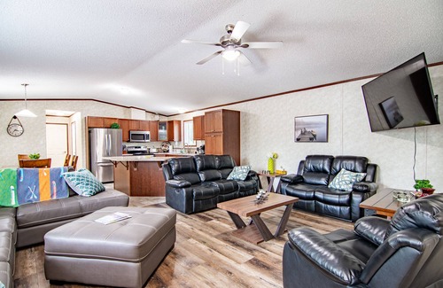 Sylvan Lake Cabina | Across from the beach and in downtown Sylvan Lake