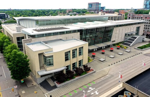 Downtown Casa | Across Raleigh Convention Center + Dining & Pool