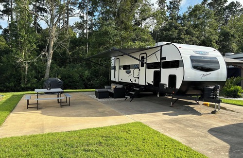 Foley Casa | Across the street from OWA. Camper rental close to area beaches!