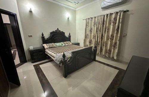 Bahria Town Apartamento | Active - Bahria Town - Independent Beautiful 10 marla Portion near Talwar chouk