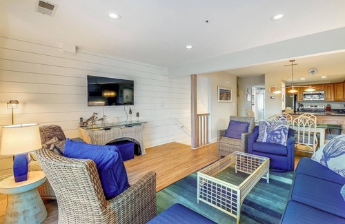 Bethany Beach Casa | FRENTE AL MAR - ¡ACTIVIDADES DIARIAS GRATIS! Hermosa casa adosada de cuatro dormitorios con 2. 5 baños situados detrás de las dunas, aproximadamente a 300 pies de la playa.