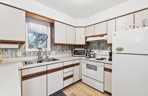 Bethany Beach Casa | Activities included up to $300 FREE PER WEEK!! Perfect family vacation getaway only a short stroll from the surf and sand! Recharge with friends and family alongside the salt water swimming pool!