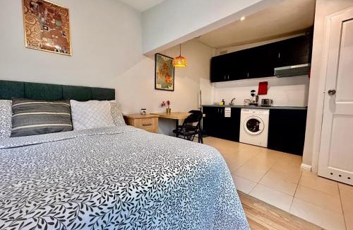 North Acton Casa | Acton Elizabeth Line