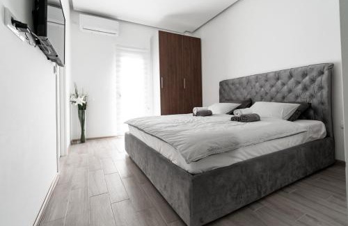 Cukarica Casa | ADA MOMENT Splav- kuca na reci Beograd- Floating House on SAVA RIVER ,Belgrade