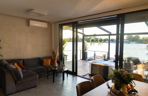 Cukarica Casa | ADA MOMENT Splav- kuca na reci Beograd- Floating House on SAVA RIVER ,Belgrade
