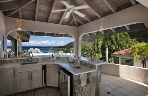 Spanish Town Villa | Villa de lujo con fantásticas vistas impregnada de privacidad