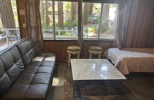 Boulder Creek Cabina | Adan -Rustic Cabin Interior