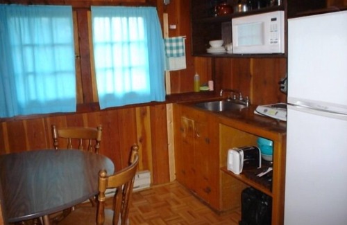 East Kootenay Cabina | Addison's Bungalows