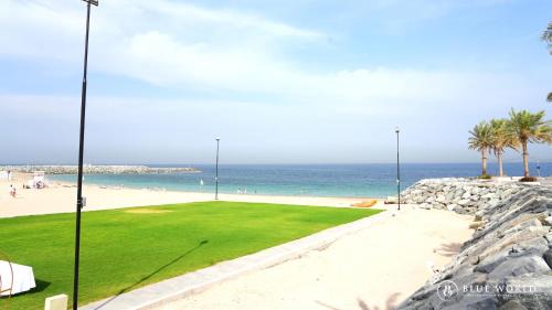 Sharm Apartamento | Address Beach Resort Fujairah Apartment by Blue World - 1