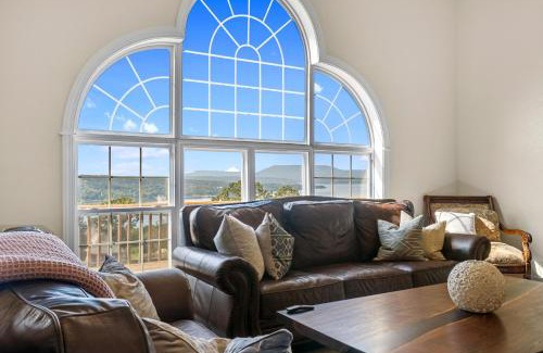 Russellville Casa | Adelines Lake View Elegant Home in Gated Community Sleeps 15